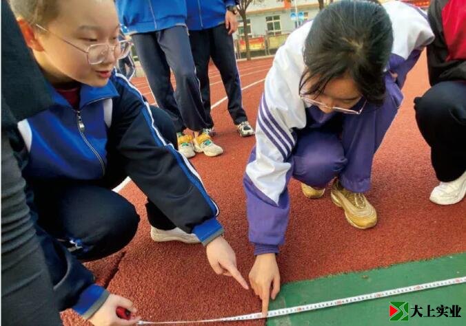 學(xué)生以小組為單位進(jìn)行實(shí)地測量